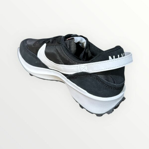 NIKE WAFFLE DEBUT
