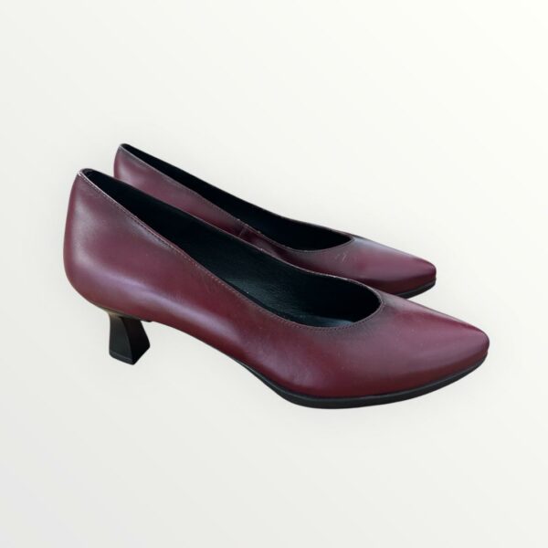 Imagen de WhatsApp 2025-09-08 a las 19.48.53_25be2c18 ZAPATO MACA1