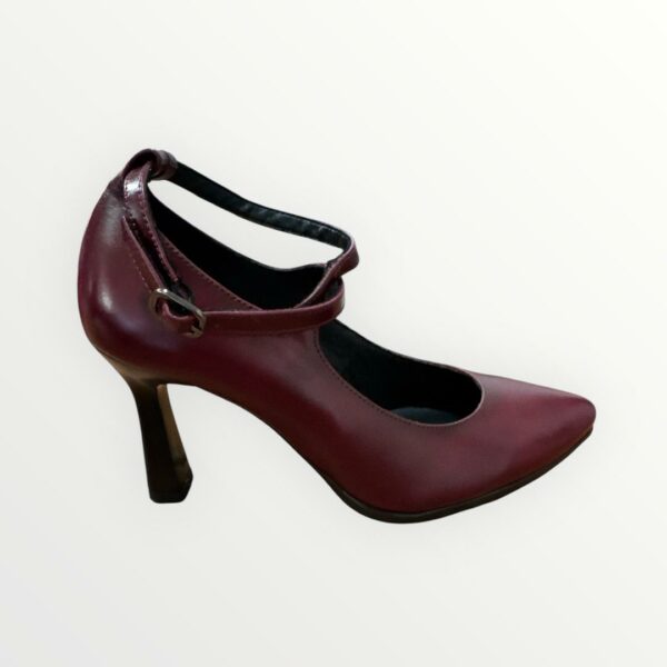 Imagen de WhatsApp 2025-09-11 a las 20.08.39_54f01ad0 ZAPATO SYRA 38