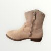 Imagen de WhatsApp 2025-09-19 a las 18.29.52_f1003427 BOTIN COW BOY SERRAJE