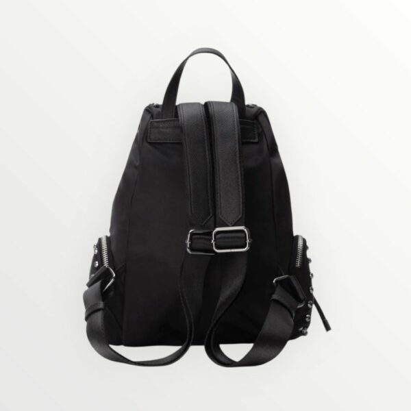 WhatsApp Image 2025-12-26 at 18.19.29 (2) MOCHILA TACHAS