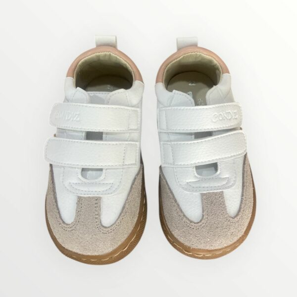 Imagen de WhatsApp 2025-10-14 a las 11.53.12_48e84d1b SNEAKERS CZ139