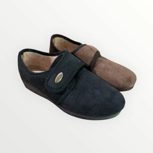 WhatsApp Image 2026-02-04 at 18.16.14 ZAPATILLA VELCRO 2089