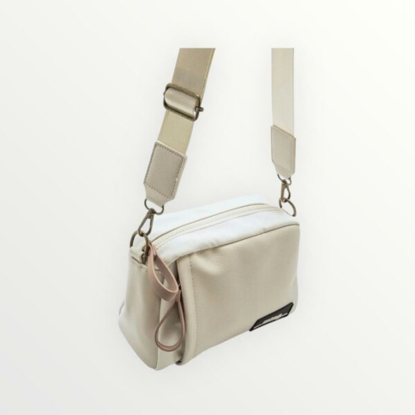 WhatsApp Image 2026-03-07 at 10.31.18 AM (1) BOLSO NACAR MUSTANG