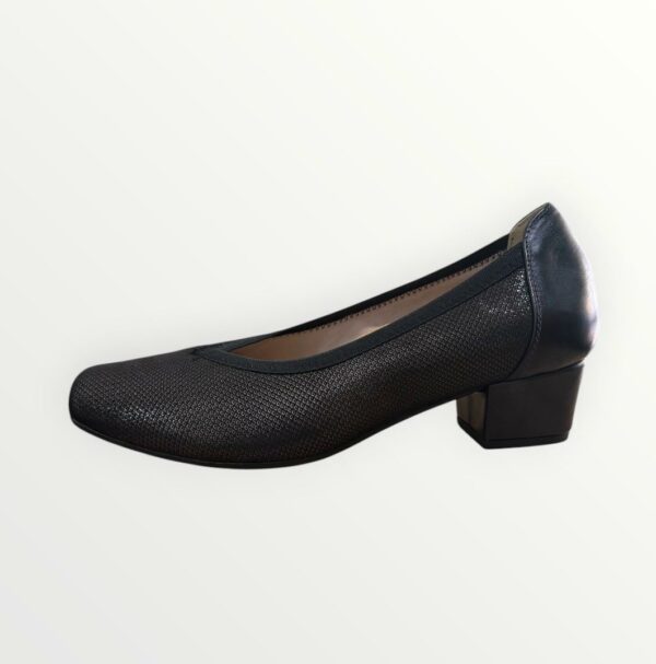 WhatsApp Image 2026-04-11 at 10.35.57 AM (1) ZAPATO 81212