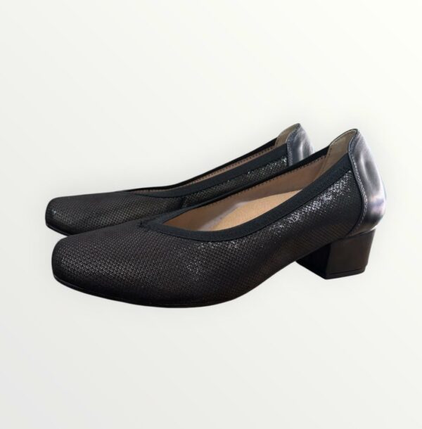 WhatsApp Image 2026-04-11 at 10.35.57 AM ZAPATO 81212