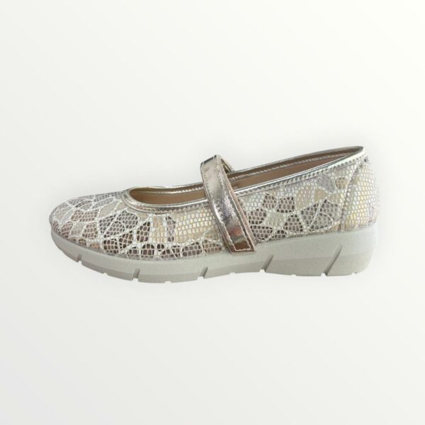 WhatsApp Image 2026-05-02 at 11.37.34 AM (1) ZAPATILLA 264